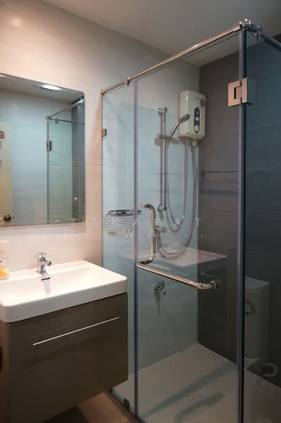 Green Point Silom, Bangkok, 29 Soi Anumanratthanon, Suriyawong, Bang Rak, Bangkok, 2 Bedrooms, 73 sqm, Condo For Rent, by Tanapat Jitwatcharakomol, 500180351 - DDproperty.com
