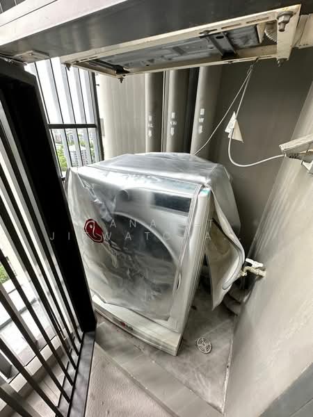 Whizdom Essence, Bangkok, 5 Piyabutr 1 Alley, Bang Chak, Phra Khanong, Bangkok, 1 Bedroom, 34 sqm, Condo For Rent, by Tanapat Jitwatcharakomol, 500180363 - DDproperty.com