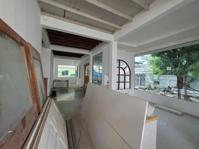 บ้านเดี่ยว ซอยศรีบูรพา 3 ถนนนวมินทร์ รีโนเวทใหม่ทั้งหลัง เพดานสูง ตรงข้ามสวนนวมินทร์ภิรมย์, กรุงเทพ, ศรีบูรพา, คลองจั่น, บางกะปิ, กรุงเทพ, 300 ตร.ม., บ้านเดี่ยว ขาย, โดย ศิรภัทร เบญ, 500180415 - DDproperty.com