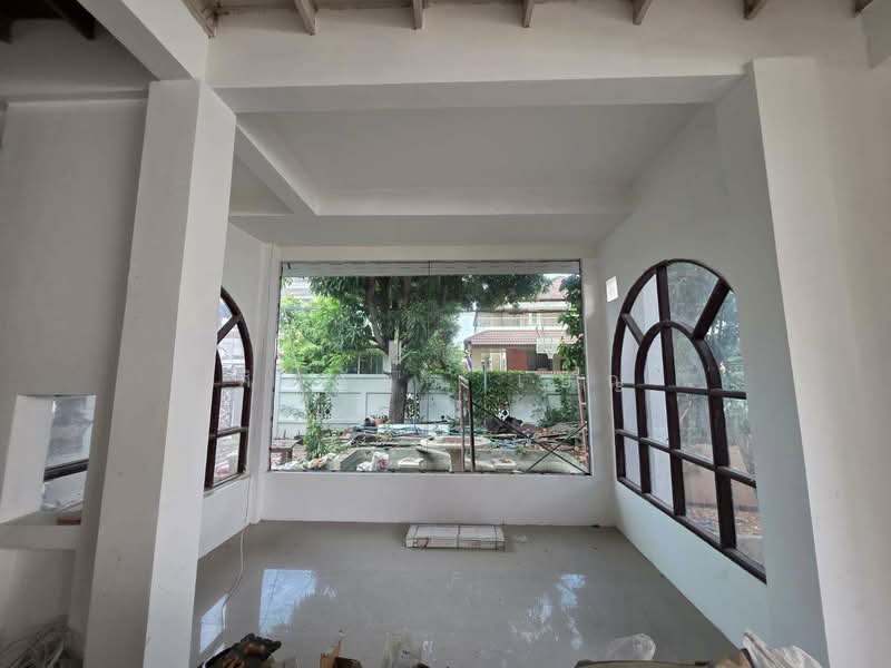 Villa Renovated 10 rooms 300sqm Sriburapa 3 w/garden for business/living, Bangkok, ศรีบูรพา, Khlong Chan, Bang Kapi, Bangkok, 7 Bedrooms, 300 sqm, Single Detached House For Sale, by ศิรภัทร เบญ, 500180415 - DDproperty.com