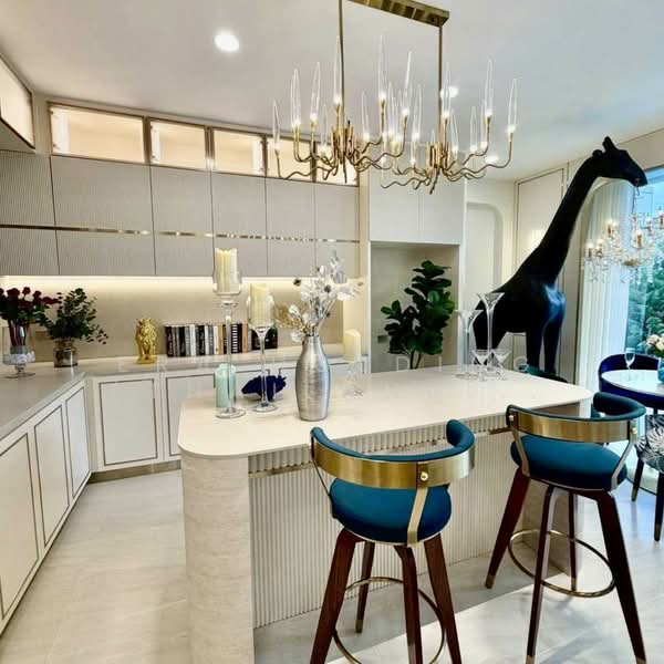 ระดับเอ็กซ์คลูซีฟ, Bangkok, Khlong Tan Nua, Watthana, Bangkok, 5 Bedrooms, 1,186 sqm, Single Detached House For Sale, by ERA Holding (Thailand) Co., Ltd., 500180420 - DDproperty.com