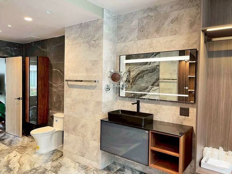 Baan Klang Krung Thonglor, Bangkok, 55 Soi Sukhumvit 55, Khlong Tan Nua, Watthana, Bangkok, 4 Bedrooms, 370 sqm, Townhouse For Sale, by ERA Thailand, 500180469 - DDproperty.com