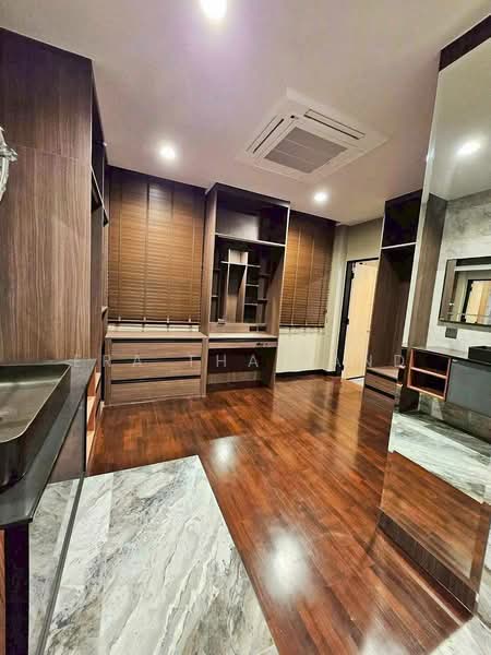 ขาย - Baan Klang Krung Thonglor : บ้านกลางกรุงทองหล่อ, กรุงเทพ