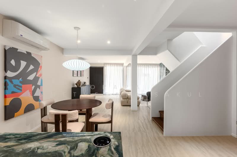 3-BR House, Bangkok, Thung Wat Don, Sathon, Bangkok, 3 Bedrooms, 220 sqm, Single Detached House For Sale, by Orapa Sumetheesirisakul, 500180506 - DDproperty.com