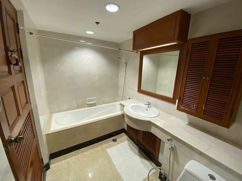 33 Tower, Bangkok, 399 Sukhumvit Road, Khlong Tan Nua, Watthana, Bangkok, 3 Bedrooms, 270 sqm, Condo For Sale, by Orapa Sumetheesirisakul, 500180586 - DDproperty.com