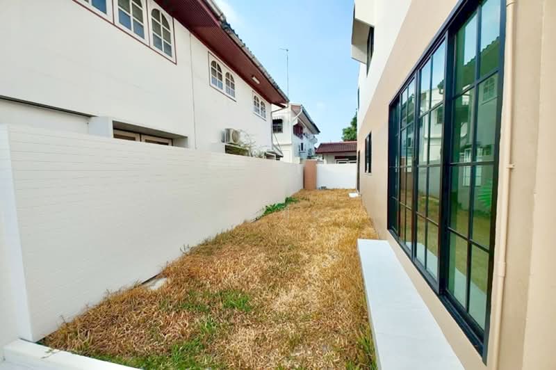 ถาวรนิเวศน์ 2, Bangkok, ถนนบางนา-ตราด, Bang Na Tai, Bang Na, Bangkok, 4 Bedrooms, 120 sqm, Semi-Detached House (Twin House) For Sale, by คุณปิ่น, 500180609 - DDproperty.com