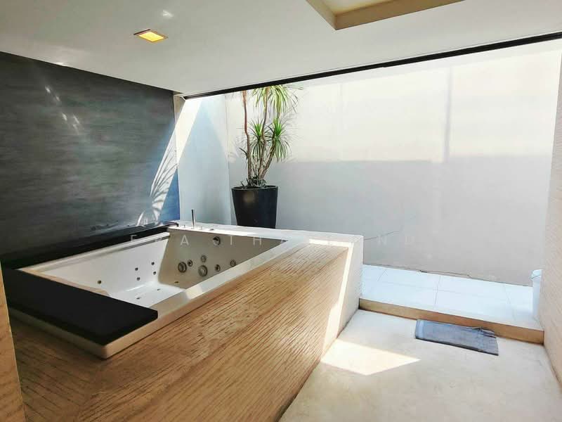 Liv @ 49, Bangkok, 9 Sukhumvit 49 Rd, Khlong Tan Nua, Watthana, Bangkok, 1 Bedroom, 47 sqm, Condo For Sale, by ERA Thailand, 500180630 - DDproperty.com