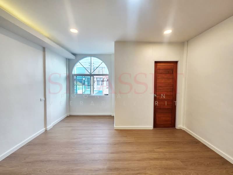 For Sale - Moobaan Rung Rueang House Phahon Yothin 54, Bangkok