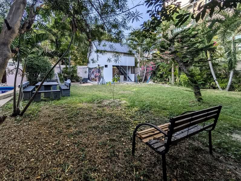 House with Private Pool for Rent in Pratumnak Hill, Chon Buri (Pattaya), Bang Lamung, Bang Lamung (Pattaya), Chon Buri (Pattaya), 4 Bedrooms, 440 sqm, Single Detached House For Rent, by PLC Real Estate, 500180771 - DDproperty.com