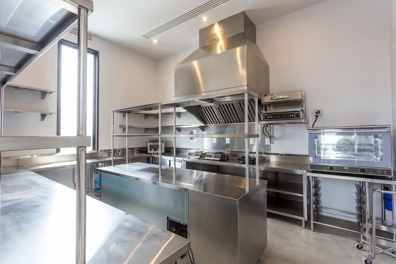 Muniq Langsuan, Bangkok, Soi Tonson, Lumphini, Pathum Wan, Bangkok, 2 Bedrooms, 96 sqm, Condo For Sale, by Prem Narula, 500180895 - DDproperty.com