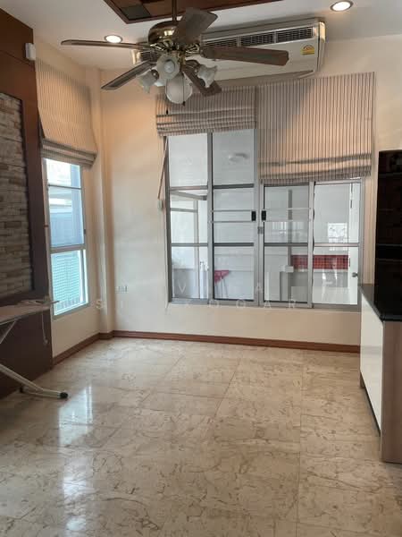 3-BR Townhouse, Bangkok, Chan Kasem, Chatuchak, Bangkok, 3 Bedrooms, 200 sqm, Townhouse For Rent, by Pavana Sirikogar, 500181186 - DDproperty.com