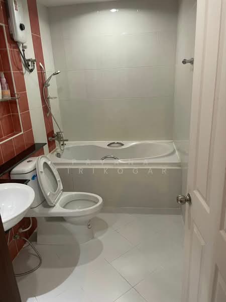 3-BR Townhouse, Bangkok, Chan Kasem, Chatuchak, Bangkok, 3 Bedrooms, 200 sqm, Townhouse For Rent, by Pavana Sirikogar, 500181186 - DDproperty.com