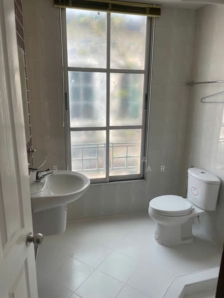 3-BR Townhouse, Bangkok, Chan Kasem, Chatuchak, Bangkok, 3 Bedrooms, 200 sqm, Townhouse For Rent, by Pavana Sirikogar, 500181186 - DDproperty.com