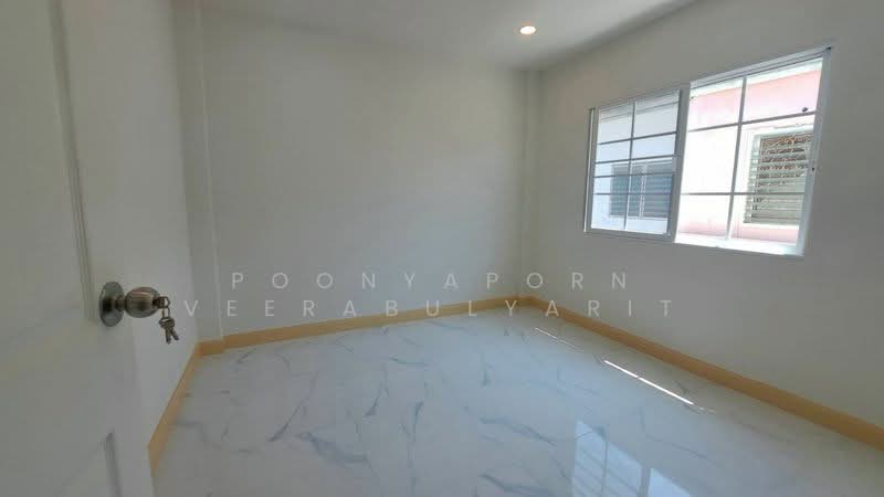 Baan Buathong 4, Nonthaburi, Ban Kluay-Sai Noi Road, Phimonrat, Bang Bua Thong, Nonthaburi, 4 Bedrooms, 144 sqm, Townhouse For Sale, by Poonyaporn Veerabulyarit, 500181357 - DDproperty.com