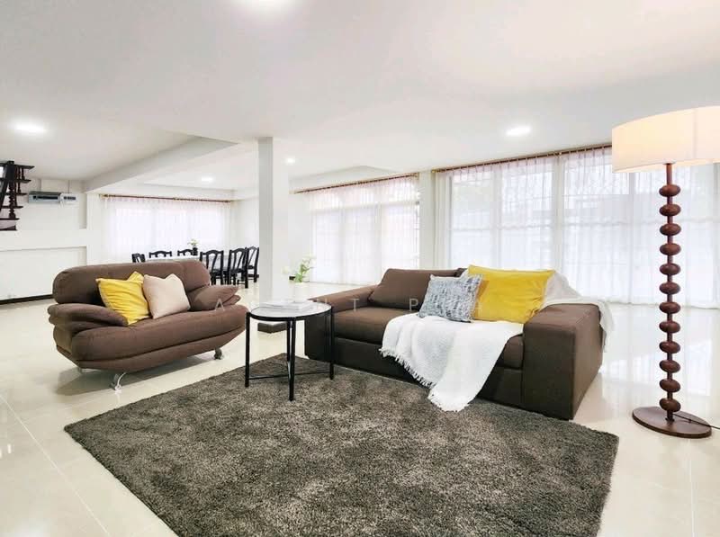 Detached house for rent, newly renovated, Huai Khwang area (SPSAD3862) Location: Huai Khwan, Bangkok, Samsen Nok, Huai Khwang, Bangkok, 5 Bedrooms, 400 sqm, Single Detached House For Rent, by Agent Pla, 500181360 - DDproperty.com