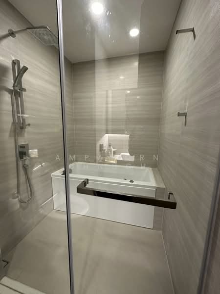 The Esse Sukhumvit 36, Bangkok, Soi Sukhumvit 36, Sukhumvit Road, Phra Kanong, Khlong Toei, Bangkok, 1 Bedroom, 38 sqm, Condo For Sale, by Ampaporn Ohnuch, 500181404 - DDproperty.com