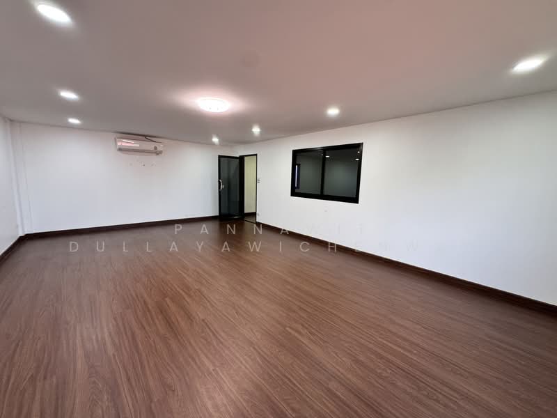 Warehouse for rent, 260 sq.m., Ladprao Subdistrict, Ladprao District, Bangkok (Code: JKP365), Bangkok, Lat Phrao, Lat Phrao, Bangkok, , 260 sqm, Warehouse/Factory For Rent, by Pannawit Dullayawichenwut, 500181597 - DDproperty.com