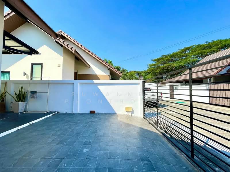 Fully Furnished House with Private Pool, Chon Buri (Pattaya), Huai Yai, Bang Lamung (Pattaya), Chon Buri (Pattaya), 2 Bedrooms, 212 sqm, Single Detached House For Sale, by Suwannee Phonthong, 500181629 - DDproperty.com