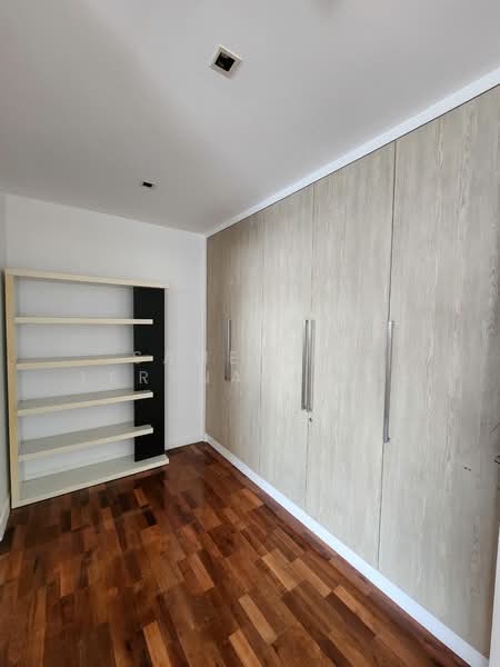 Lakeview Residences, Bangkok, Soi Sukhumvit 12, Khlong Toei, Khlong Toei, Bangkok, 4 Bedrooms, 380 sqm, Apartment For Rent, by Samerjai Lertnapakriengkai, 500181729 - DDproperty.com