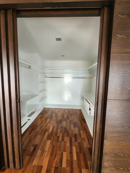 Lakeview Residences, Bangkok, Soi Sukhumvit 12, Khlong Toei, Khlong Toei, Bangkok, 4 Bedrooms, 380 sqm, Apartment For Rent, by Samerjai Lertnapakriengkai, 500181729 - DDproperty.com