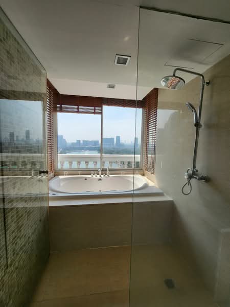 Lakeview Residences, Bangkok, Soi Sukhumvit 12, Khlong Toei, Khlong Toei, Bangkok, 4 Bedrooms, 380 sqm, Apartment For Rent, by Samerjai Lertnapakriengkai, 500181729 - DDproperty.com