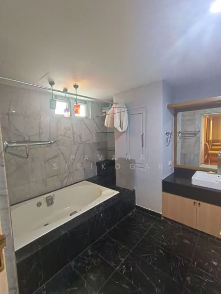 Oriental Towers, Bangkok, 25 Soi Ekkamai 12, Ekkamai Road, Khlong Tan Nua, Watthana, Bangkok, 3 Bedrooms, 315 sqm, Condo For Rent, by Pavana Sirikogar, 500181784 - DDproperty.com