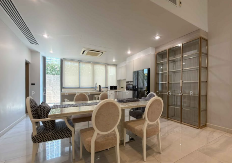 Quarter 39, Bangkok, 138  Soi Sukhumvit 39, Khlong Tan Nua, Watthana, Bangkok, 4 Bedrooms, 500 sqm, Townhouse For Rent, by Pavana Sirikogar, 500181882 - DDproperty.com