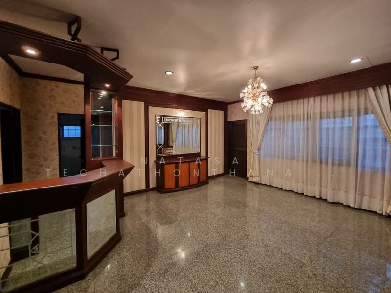 ให้เช่า - บ้าน 4-ห้องนอน, กรุงเทพ