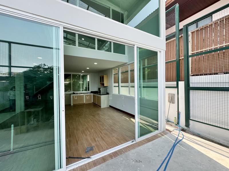 Sale or Rent Home Office on Nawamin Road 1.5 km from MRT Khu Bon, Bangkok, นวมินทร์, Nuan Chan, Bueng Kum, Bangkok, , 350 sqm, Office Space For Rent, by Chanitnun Mewongukote, 500182097 - DDproperty.com