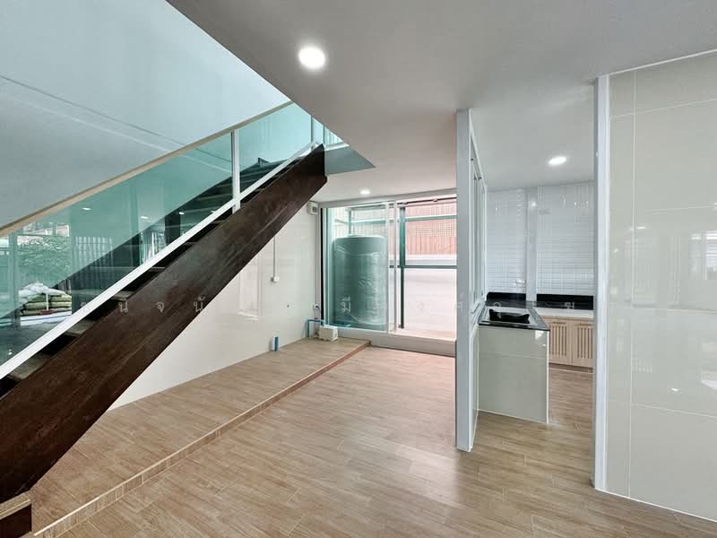 Sale or Rent Home Office on Nawamin Road 1.5 km from MRT Khu Bon, Bangkok, นวมินทร์, Nuan Chan, Bueng Kum, Bangkok, , 350 sqm, Office Space For Rent, by Chanitnun Mewongukote, 500182097 - DDproperty.com