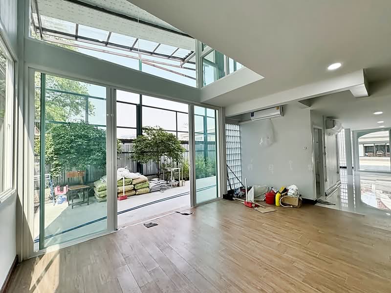 Sale or Rent Home Office on Nawamin Road 1.5 km from MRT Khu Bon, Bangkok, นวมินทร์, Nuan Chan, Bueng Kum, Bangkok, , 350 sqm, Office Space For Rent, by Chanitnun Mewongukote, 500182097 - DDproperty.com