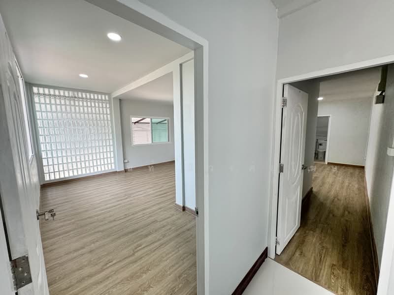 Sale or Rent Home Office on Nawamin Road 1.5 km from MRT Khu Bon, Bangkok, นวมินทร์, Nuan Chan, Bueng Kum, Bangkok, , 350 sqm, Office Space For Rent, by Chanitnun Mewongukote, 500182097 - DDproperty.com