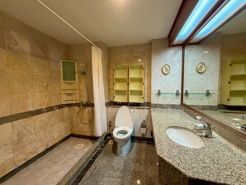 Asoke Place, Bangkok, Asok Montri Rd, Khlongtoei Nua, Watthana, Bangkok, 2 Bedrooms, 81 sqm, Condo For Sale, by Nitchakarn  Wanitwichakornkit , 500182100 - DDproperty.com