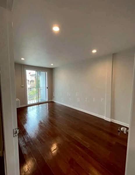 2-Storey Home Office Soi Phatthanakan 23, Newly Renovated, Near Airport Link Ramkhamhaeng, Bangkok, Suan Luang, Suan Luang, Bangkok, , 150 sqm, Office Space For Rent, by LINE @firststep, 500182144 - DDproperty.com