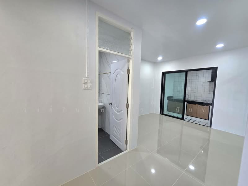 หมู่บ้านอยู่เจริญ 4 ตำบลลาดสวาย อำเภอลำลูกกา ปทุมธานี, Pathum Thani, ไสวประชาราษฎร์, Lat Sawai, Lam Luk Ka, Pathum Thani, 4 Bedrooms, 104 sqm, Townhouse For Sale, by นภัสศรณ์ วงศ์สินไทยกร (นันท์), 500182264 - DDproperty.com