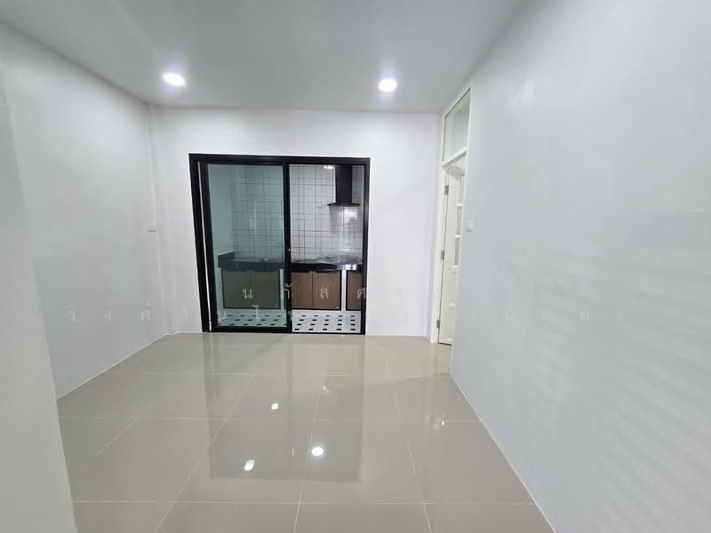 หมู่บ้านอยู่เจริญ 4 ตำบลลาดสวาย อำเภอลำลูกกา ปทุมธานี, Pathum Thani, ไสวประชาราษฎร์, Lat Sawai, Lam Luk Ka, Pathum Thani, 4 Bedrooms, 104 sqm, Townhouse For Sale, by นภัสศรณ์ วงศ์สินไทยกร (นันท์), 500182264 - DDproperty.com