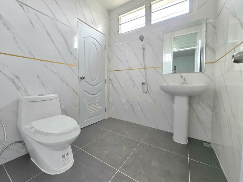 หมู่บ้านอยู่เจริญ 4 ตำบลลาดสวาย อำเภอลำลูกกา ปทุมธานี, ปทุมธานี, ไสวประชาราษฎร์, ลาดสวาย, ลำลูกกา, ปทุมธานี, 104 ตร.ม., ทาวน์เฮ้าส์ ขาย, โดย นภัสศรณ์ วงศ์สินไทยกร (นันท์), 500182264 - DDproperty.com