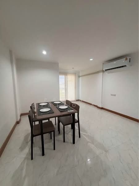 6-BR Townhouse, Bangkok, Bang Chak, Phra Khanong, Bangkok, 6 Bedrooms, 368 sqm, Townhouse For Rent, by Pavana Sirikogar, 500182267 - DDproperty.com