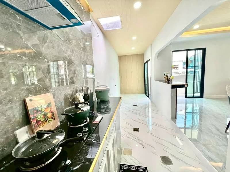 The Trust Town Wongwaen – Lam Luk Ka, Pathum Thani, Soi Bueng Kham Proi, Bung Kham Proi, Lam Luk Ka, Pathum Thani, 3 Bedrooms, 112 sqm, Townhouse For Sale, by สรภพ ยอดไชย (สีฝุ่น), 500182318 - DDproperty.com