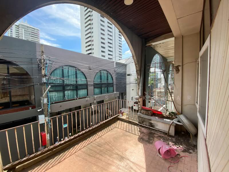 3-BR Townhouse, Bangkok, Khlong Tan Nua, Watthana, Bangkok, 3 Bedrooms, 200 sqm, Townhouse For Rent, by Pavana Sirikogar, 500182343 - DDproperty.com