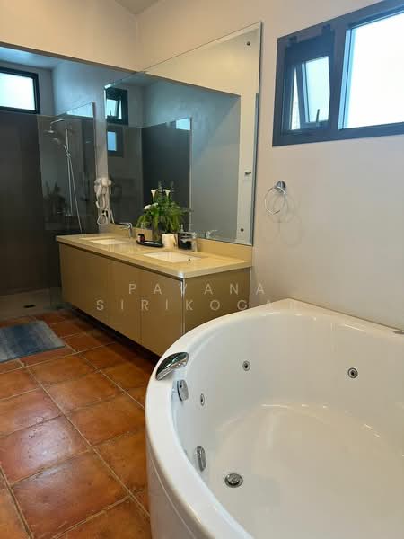 5-BR House, Bangkok, Khlong Tan Nua, Watthana, Bangkok, 5 Bedrooms, 550 sqm, Single Detached House For Rent, by Pavana Sirikogar, 500182433 - DDproperty.com