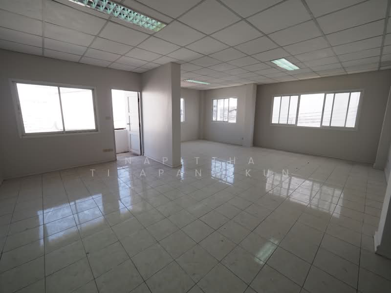 Soi Sathu Pradit 49, Rama 3 Zone, Bangkok, Bang Pong Pang, Yan Nawa, Bangkok, , 290 sqm, Shophouse For Rent, by Napittha Tiyapanitkun, 500182481 - DDproperty.com