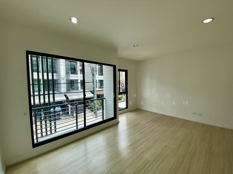 Baan Klang Muang Rama 9-Ramkhmahaeng, Bangkok, Soi Ramkhamhaeng 39, Phlapphla, Wang Thonglang, Bangkok, 3 Bedrooms, 149 sqm, Townhouse For Sale, by Thananthorn Wongvarnkaseam, 500182482 - DDproperty.com