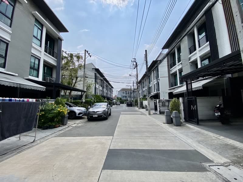 Baan Klang Muang Rama 9-Ramkhmahaeng, Bangkok, Soi Ramkhamhaeng 39, Phlapphla, Wang Thonglang, Bangkok, 3 Bedrooms, 149 sqm, Townhouse For Sale, by Thananthorn Wongvarnkaseam, 500182482 - DDproperty.com
