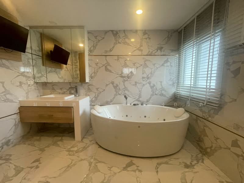 Suanmali Center, Bangkok, Khlong Maha Nak, Pom Prap Sattru Phai, Bangkok, 1 Bedroom, 166 sqm, Townhouse For Rent, by Monchit Surachaidunthavin, 500182512 - DDproperty.com