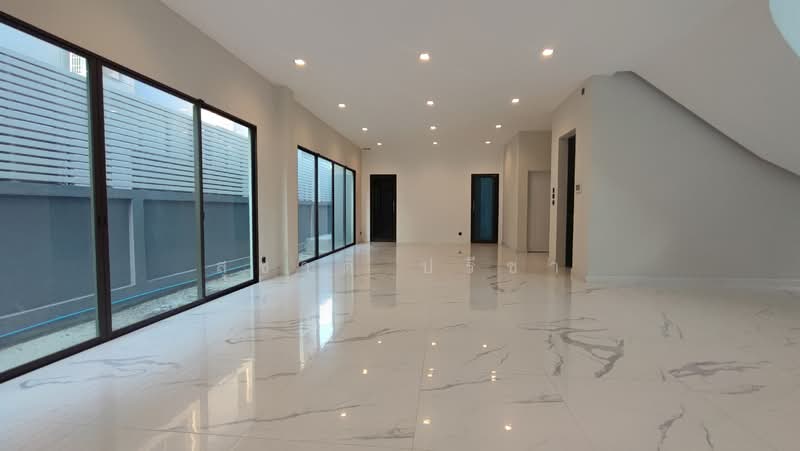 Grand Bangkok Boulevard Bangna-Onnut : แกรนด์ บางกอก บูเลอวาร์ด บางนา - อ่อนนุช, กรุงเทพ, ถนน สุขาภิบาล 2, ดอกไม้, ประเวศ, กรุงเทพ, 573 ตร.ม., บ้านเดี่ยว ขาย, โดย สุชาติ ปรีชา, 500182513 - DDproperty.com