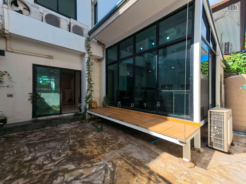 ขายถูกโฮมออฟฟิศขนาด 50 ตร.ว ใช้สอย 147.55 ตร.ม ทำเลเชื่อมต่อลาดพร้าวเลียบด่วนรามอินทราเหมาะธุรกิจ, Bangkok, ถนนนาคนิวาส, Din Daeng, Din Daeng, Bangkok, , 148 sqm, Office Space For Sale, by คุณเกียรติ, 500182616 - DDproperty.com