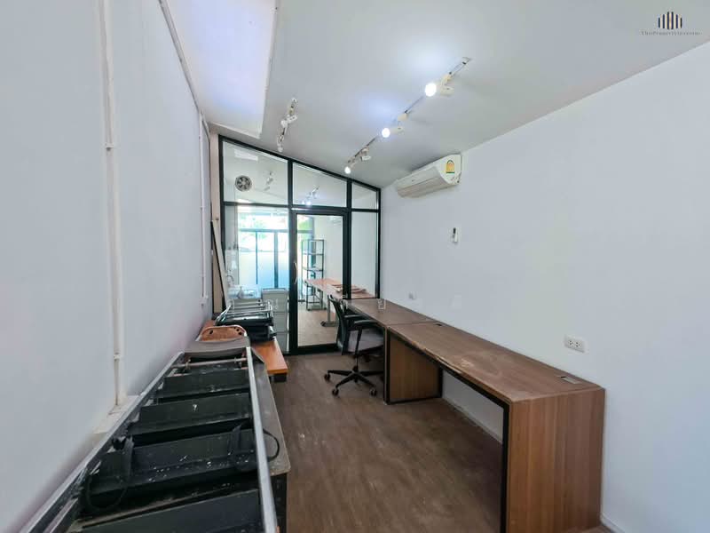 ขายถูกโฮมออฟฟิศขนาด 50 ตร.ว ใช้สอย 147.55 ตร.ม ทำเลเชื่อมต่อลาดพร้าวเลียบด่วนรามอินทราเหมาะธุรกิจ, Bangkok, ถนนนาคนิวาส, Din Daeng, Din Daeng, Bangkok, , 148 sqm, Office Space For Sale, by คุณเกียรติ, 500182616 - DDproperty.com