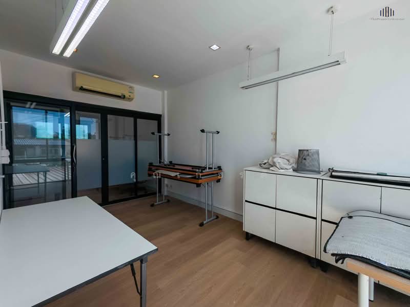 ขายถูกโฮมออฟฟิศขนาด 50 ตร.ว ใช้สอย 147.55 ตร.ม ทำเลเชื่อมต่อลาดพร้าวเลียบด่วนรามอินทราเหมาะธุรกิจ, Bangkok, ถนนนาคนิวาส, Din Daeng, Din Daeng, Bangkok, , 148 sqm, Office Space For Sale, by คุณเกียรติ, 500182616 - DDproperty.com