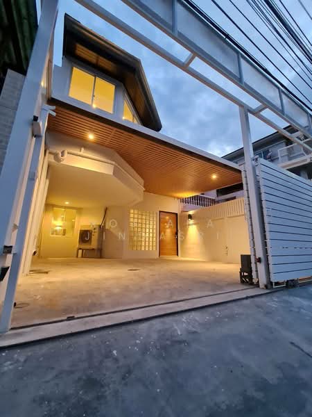 3-BR Townhouse, Bangkok, Khlong Tan Nua, Watthana, Bangkok, 3 Bedrooms, 150 sqm, Townhouse For Sale, by Rojjana Jindasri, 500182690 - DDproperty.com